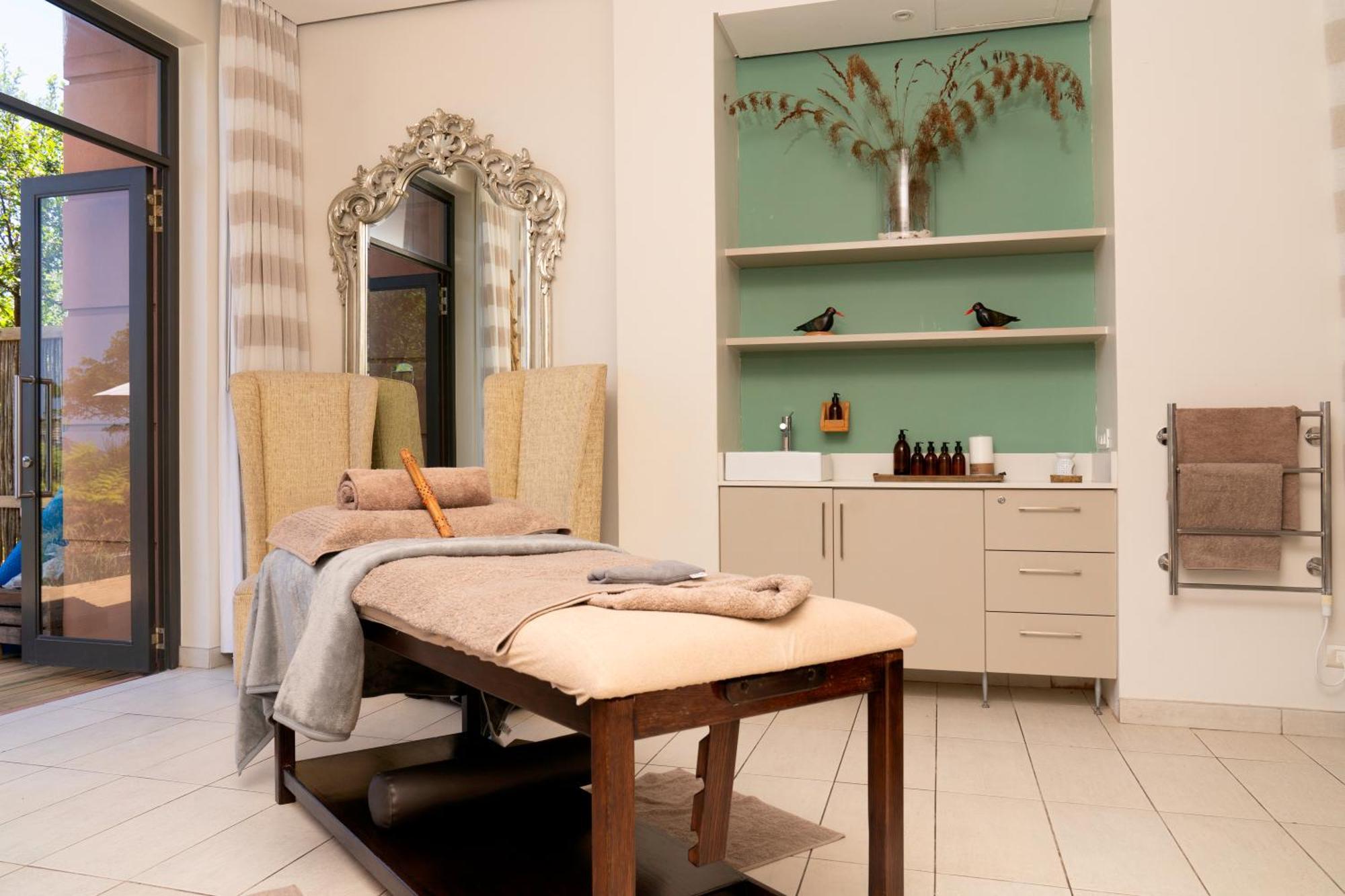 Pezula Nature Hotel&Spa Knysna Exterior foto A massage table