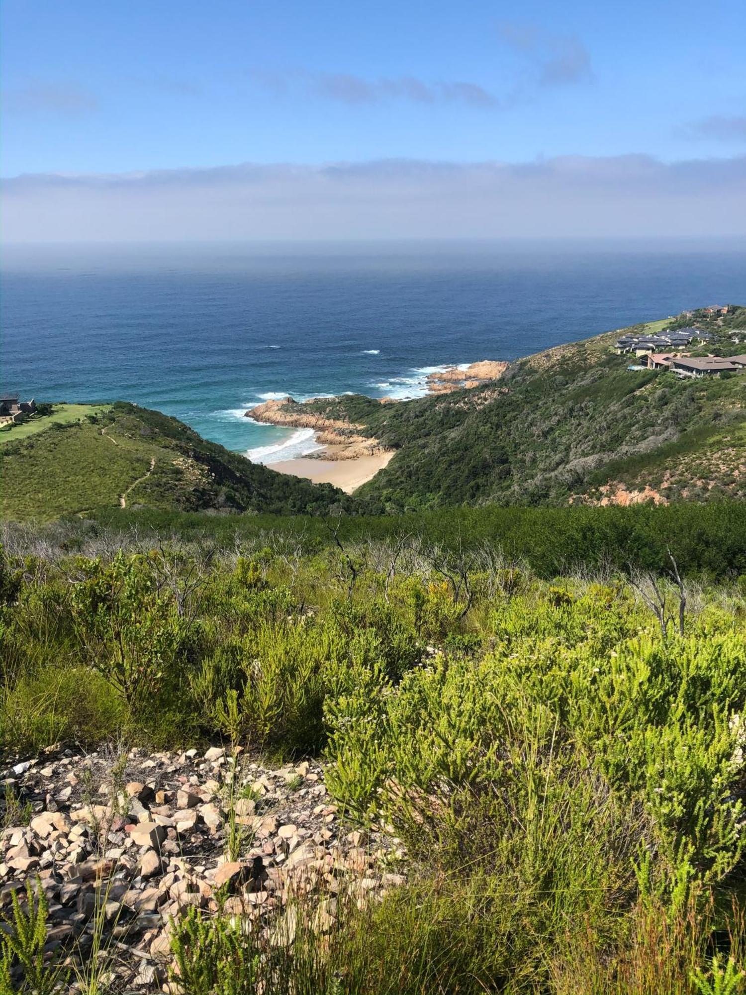 Pezula Nature Hotel&Spa Knysna Exterior foto View of the beach at the headland of the Knysna Heads