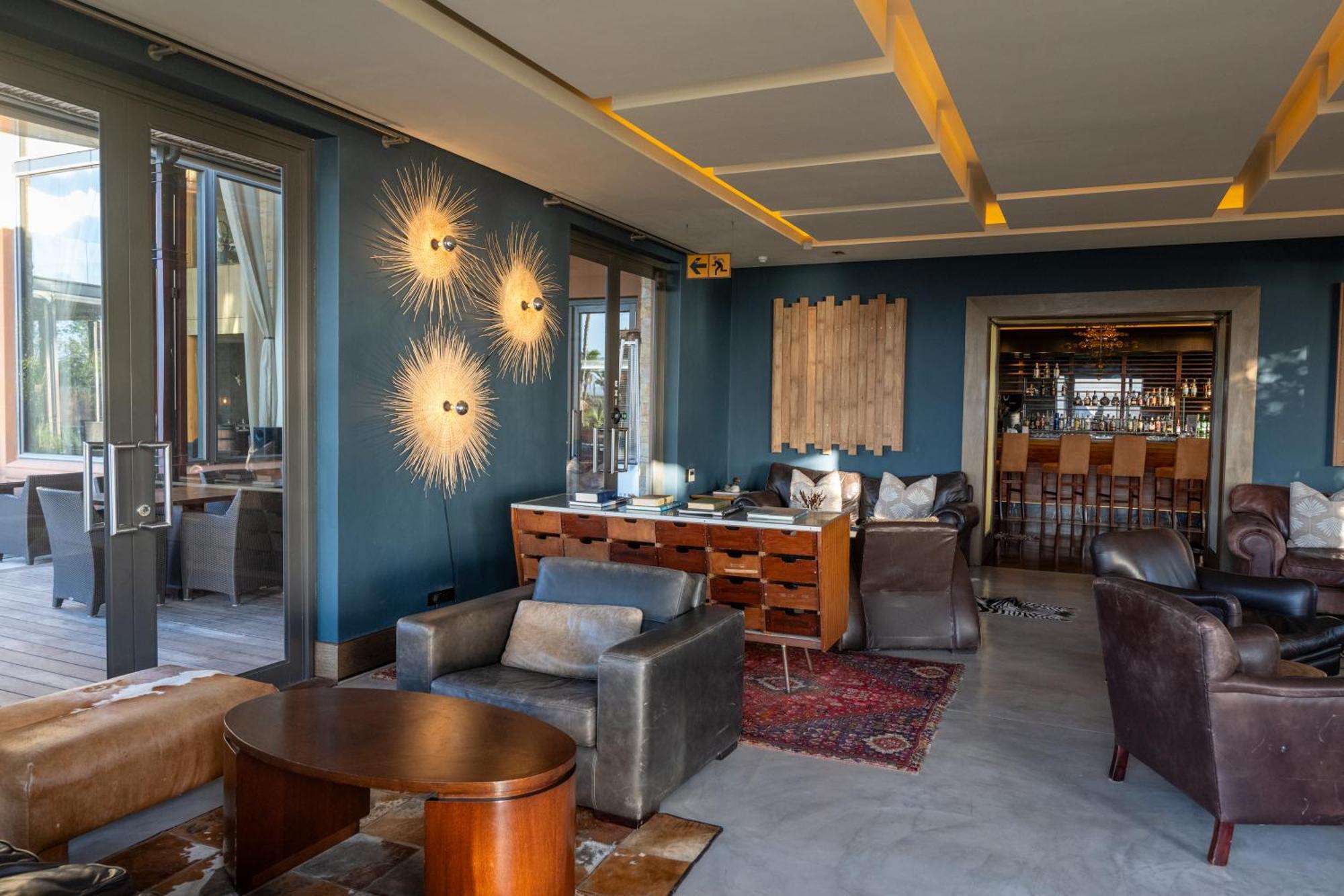 Pezula Nature Hotel&Spa Knysna Exterior foto The lounge at the airport