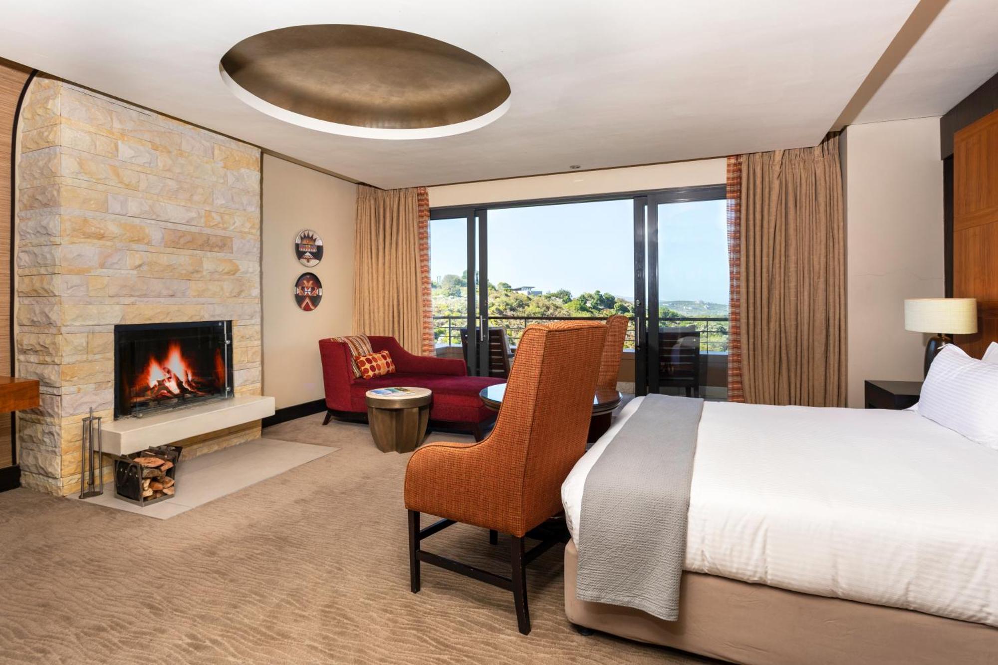 Pezula Nature Hotel&Spa Knysna Cameră foto A guest room at the Wynn